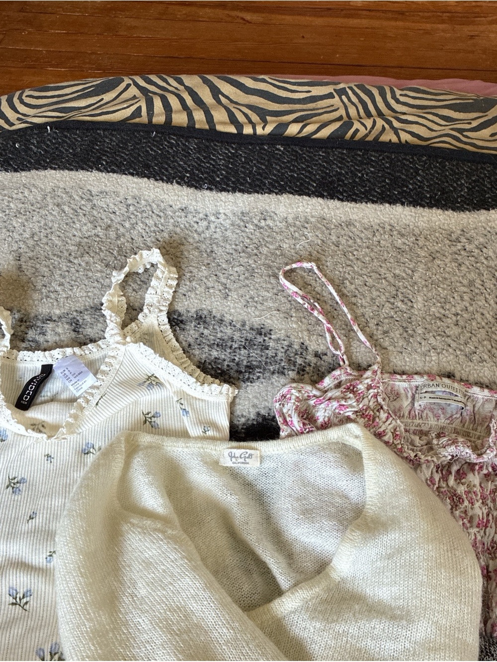 Brandy melville sheer v neck sweater bundle, best fits a s/m